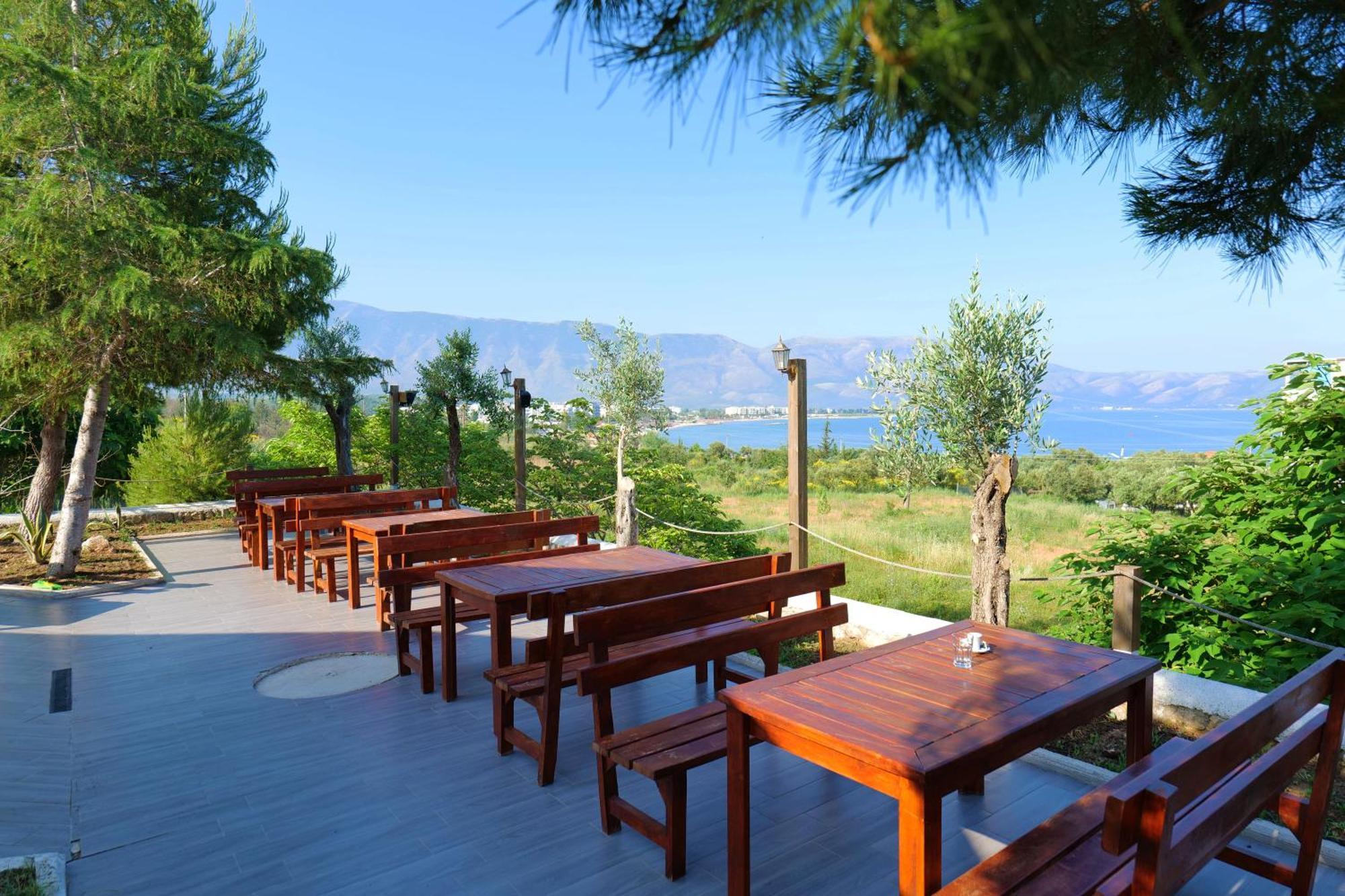 Edva Resort Radhima Kültér fotó
