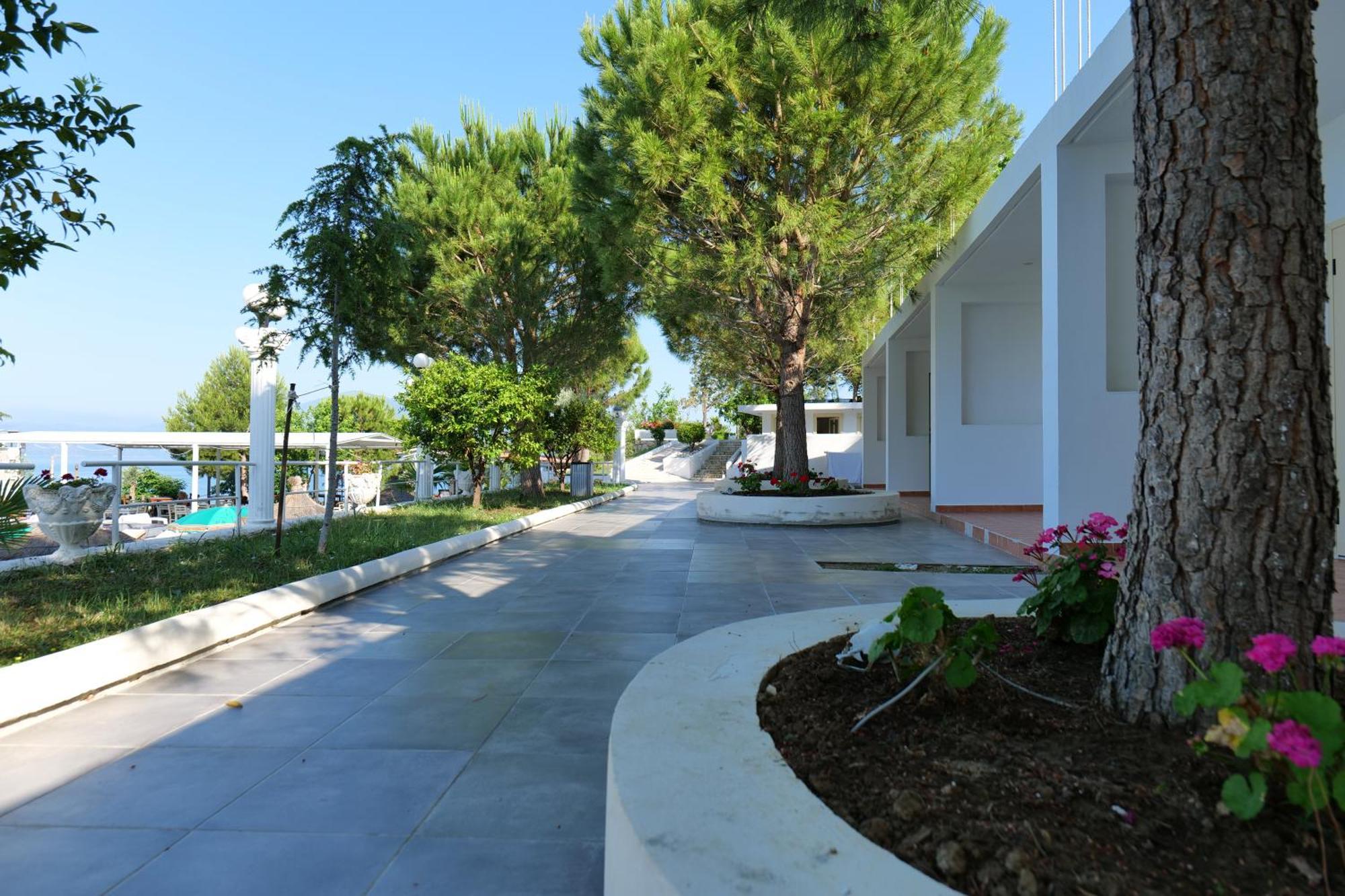 Edva Resort Radhima Kültér fotó