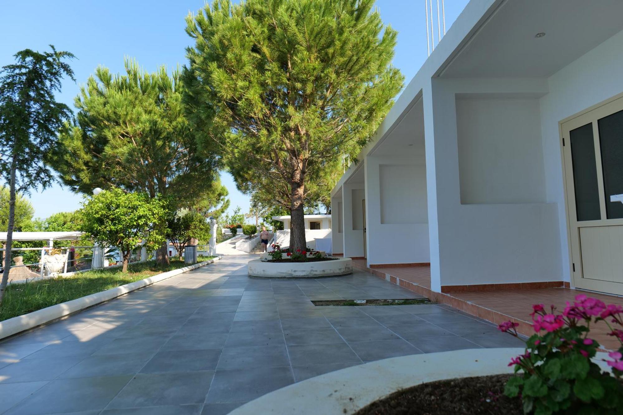 Edva Resort Radhima Kültér fotó