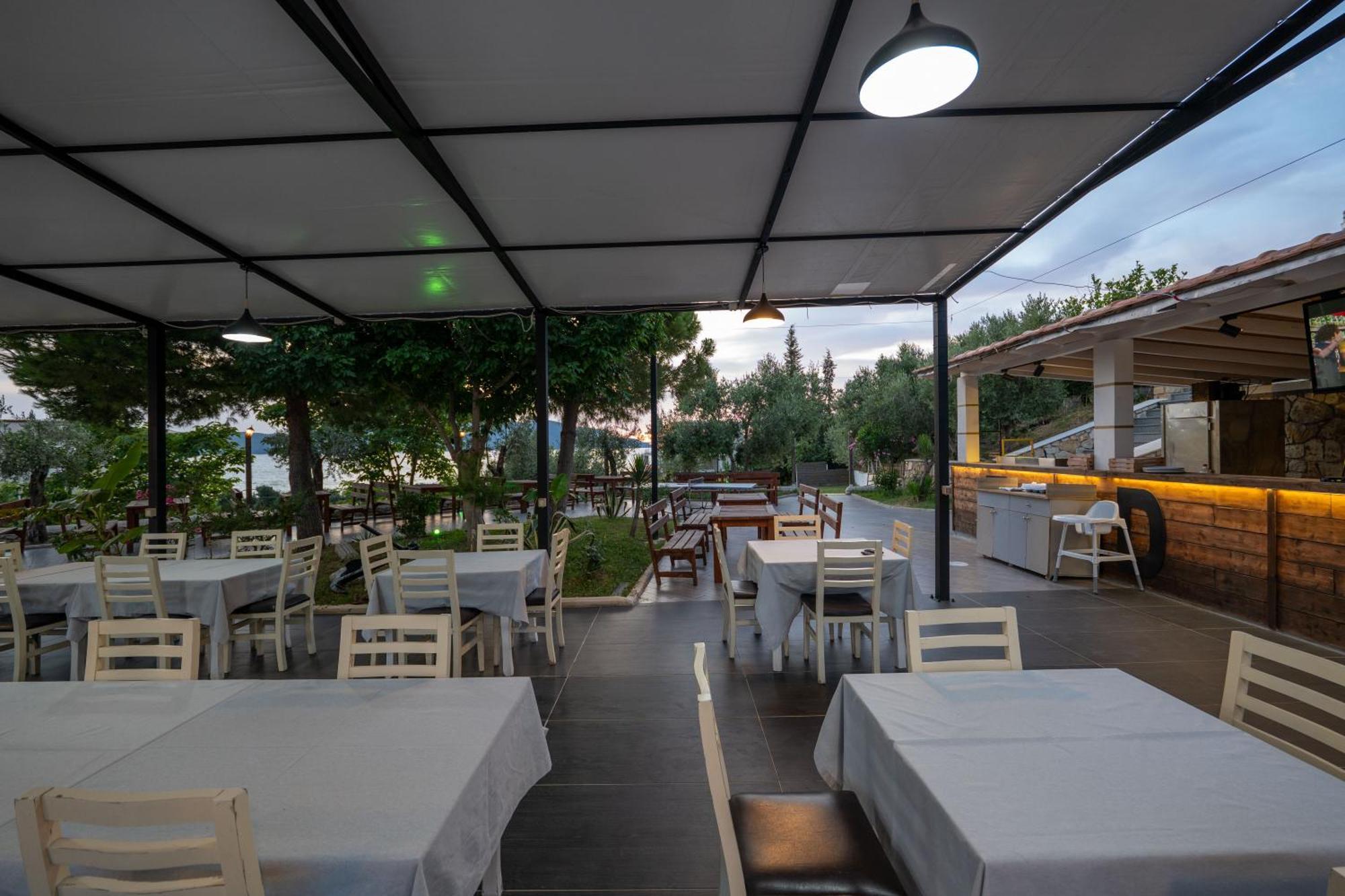 Edva Resort Radhima Kültér fotó