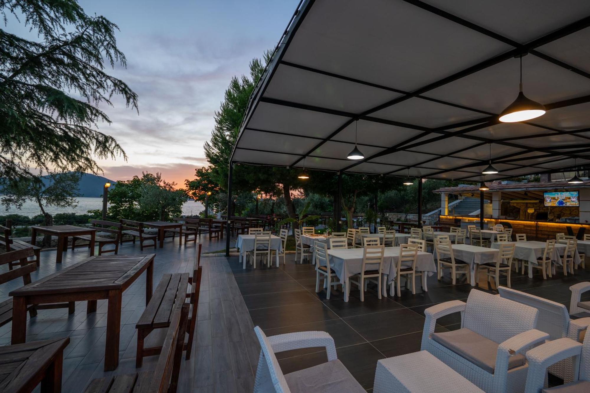 Edva Resort Radhima Kültér fotó