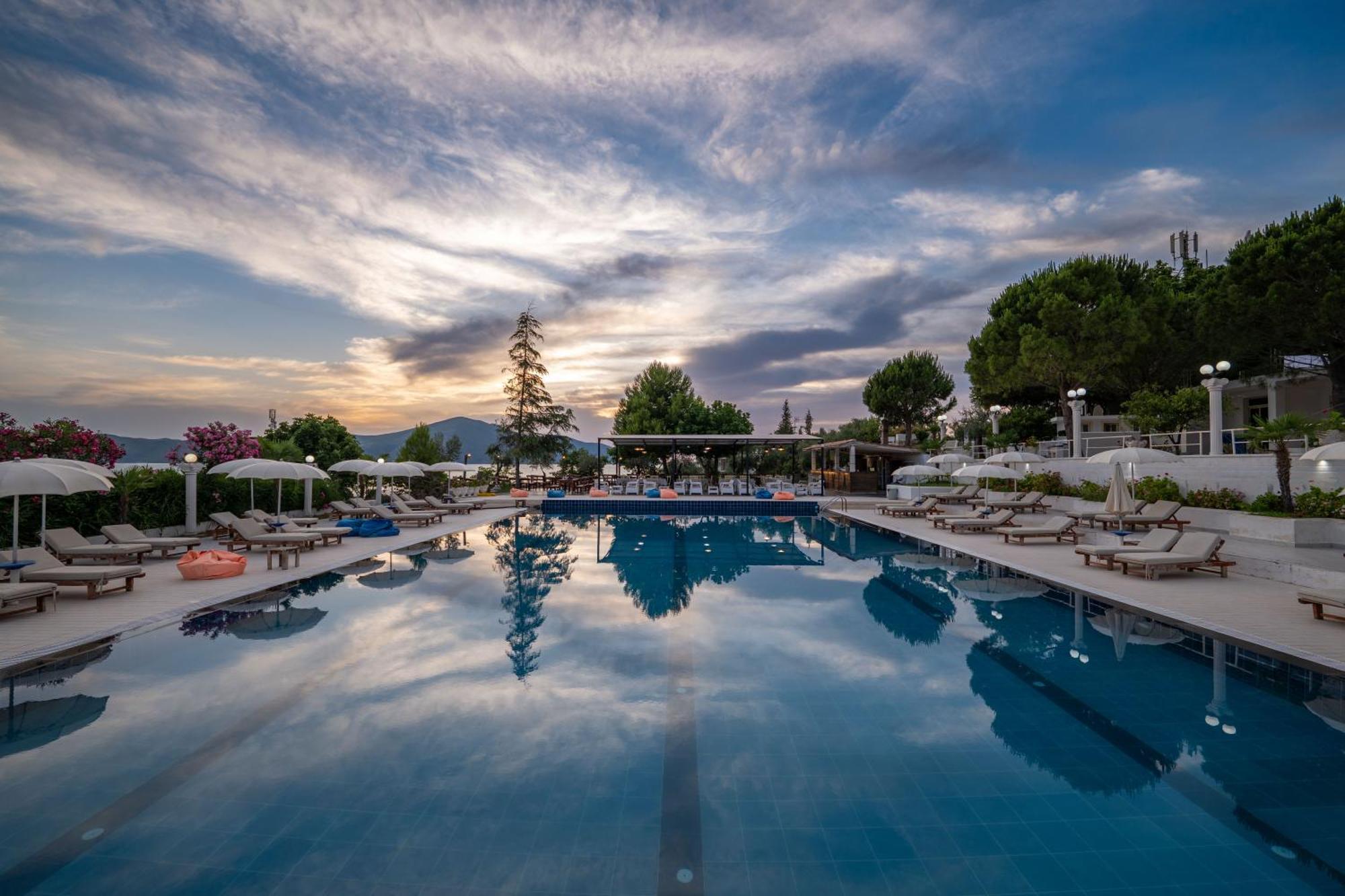 Edva Resort Radhima Kültér fotó