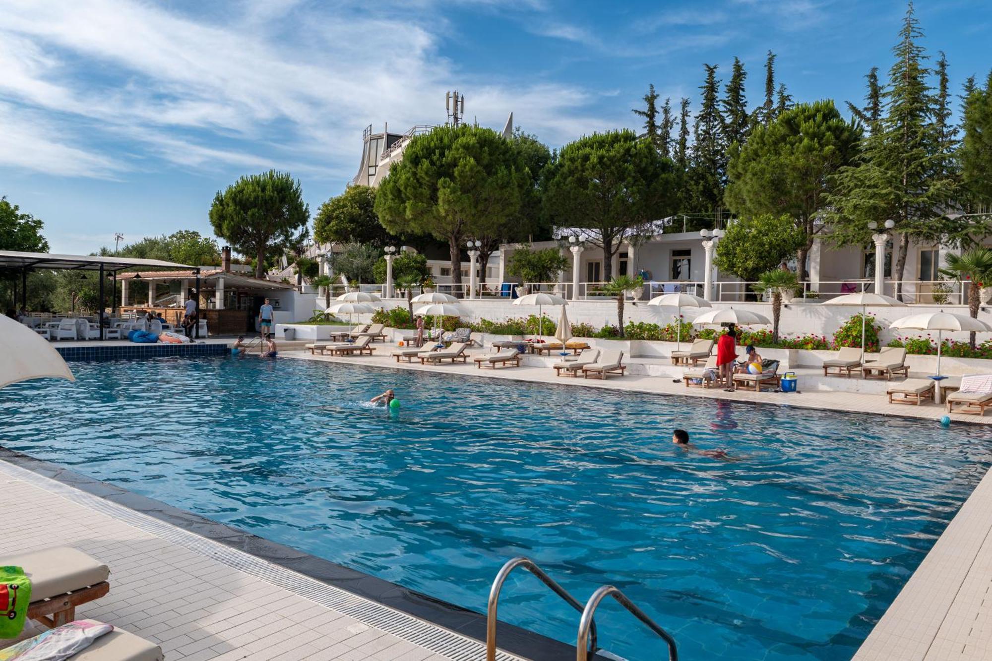 Edva Resort Radhima Kültér fotó
