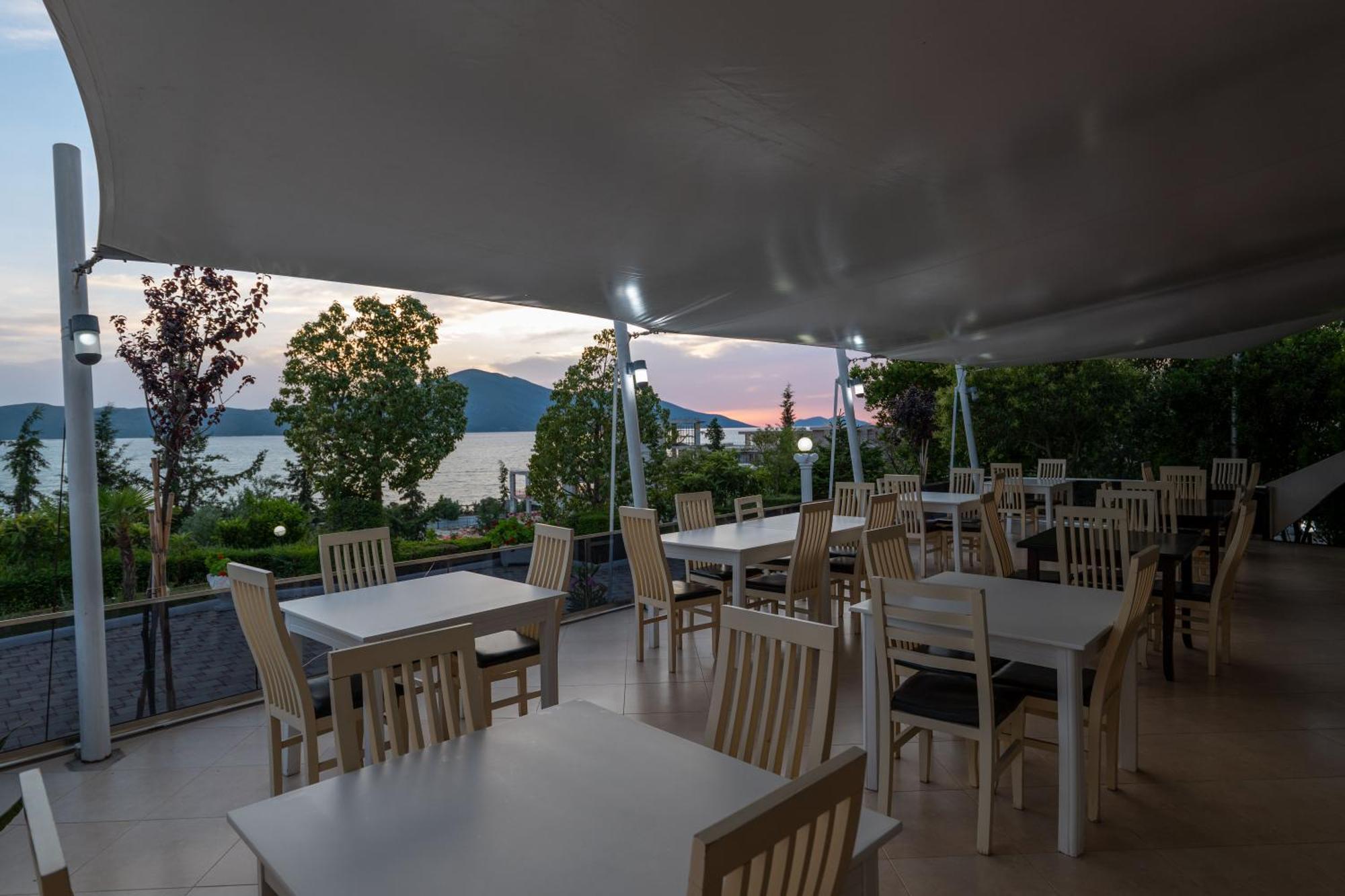 Edva Resort Radhima Kültér fotó