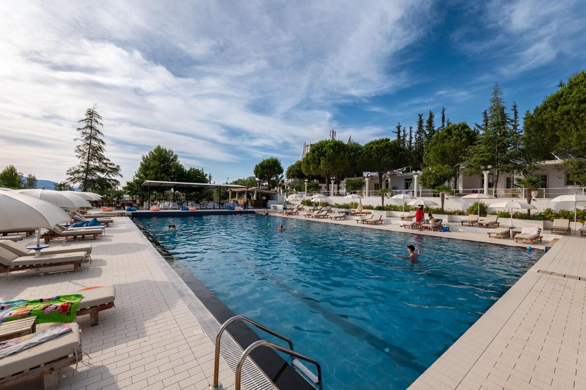 Edva Resort Radhima Kültér fotó