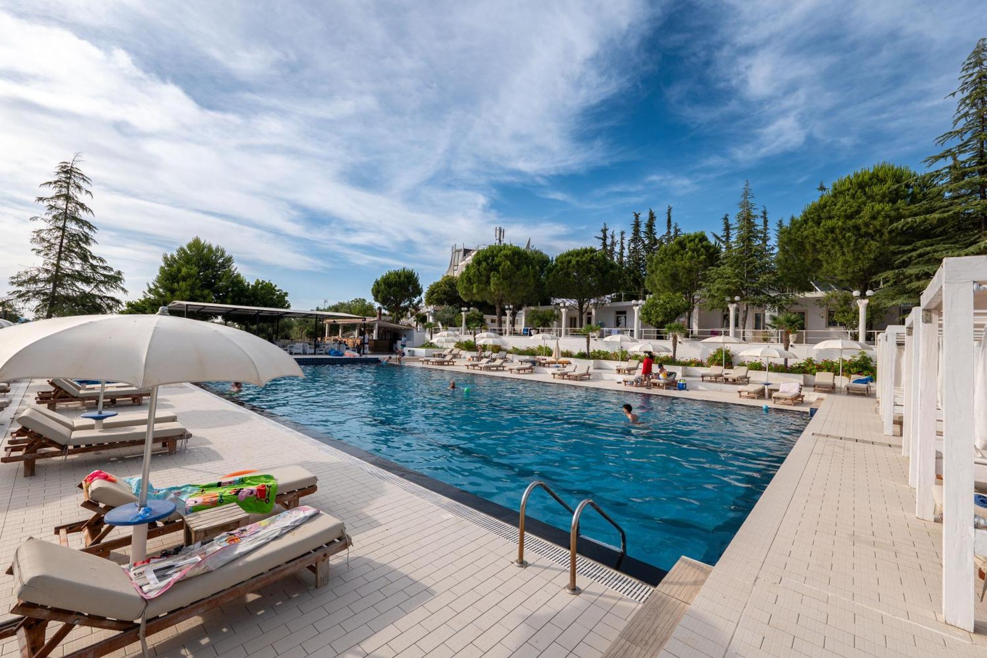 Edva Resort Radhima Kültér fotó