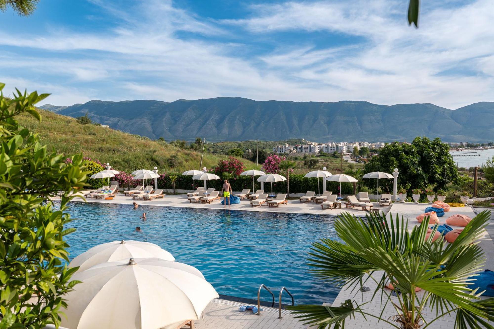 Edva Resort Radhima Kültér fotó