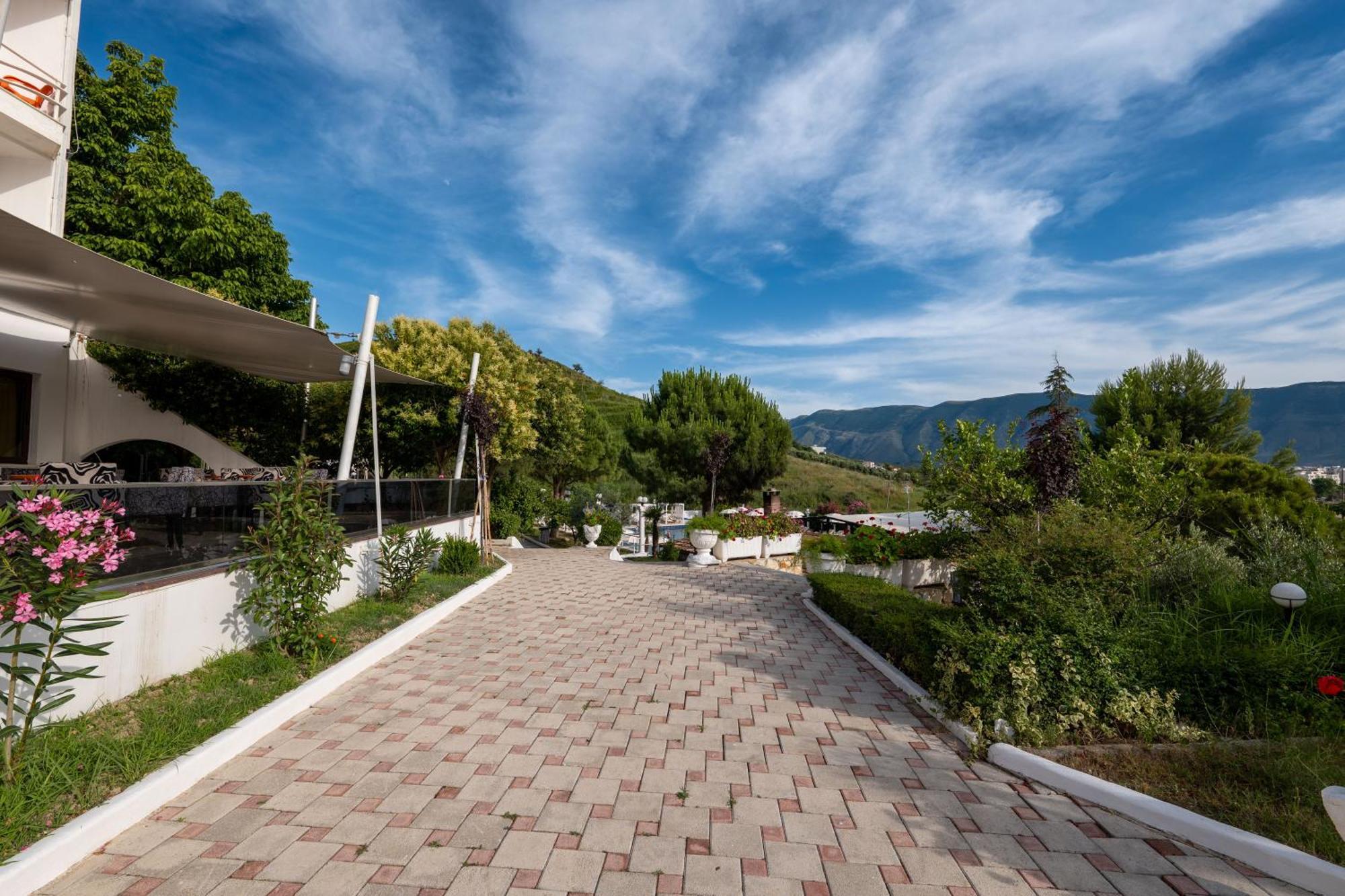 Edva Resort Radhima Kültér fotó