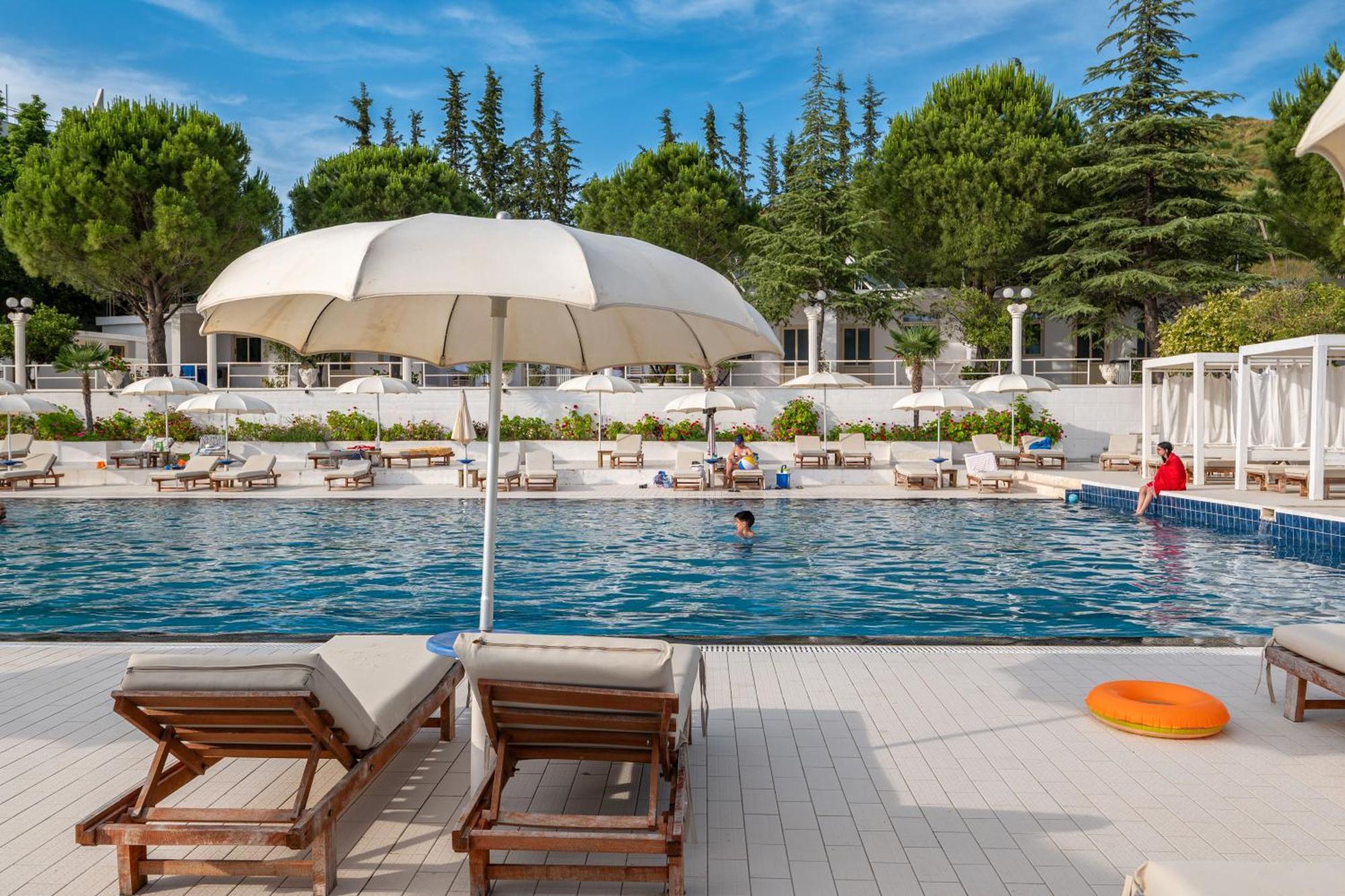 Edva Resort Radhima Kültér fotó