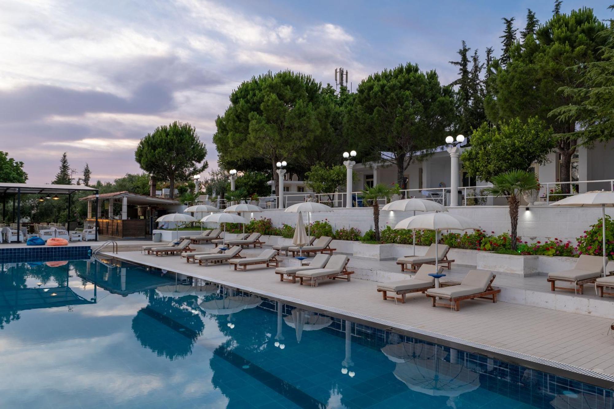 Edva Resort Radhima Kültér fotó